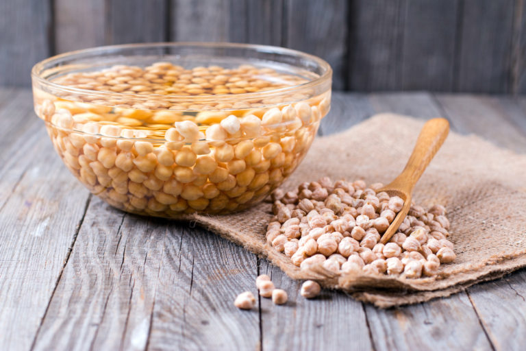 Kichererbsen ohne Einweichen kochen: Was muss man beachten?